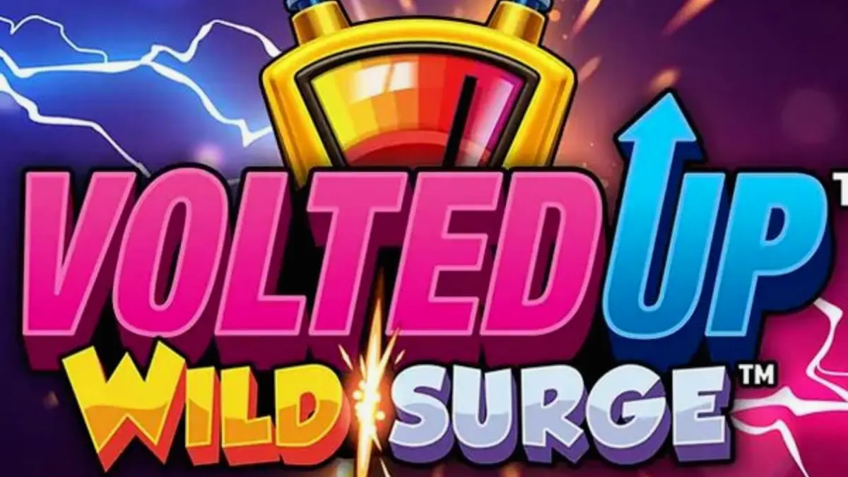 VoltedUP WildSurge স্লট গেমের নিয়ন এবং ইলেকট্রিক থিমযুক্ত ইন্টারফেস